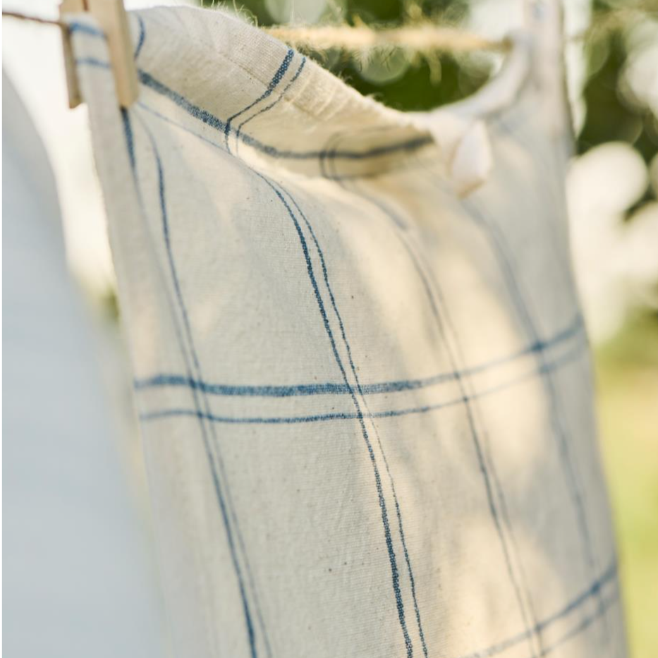 Viskestykke Ebbe natur m/mørkeblåt ternet mønster