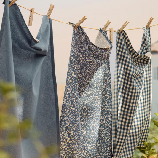 Viskestykke Lucas mørkeblå m/naturfarvede små tern