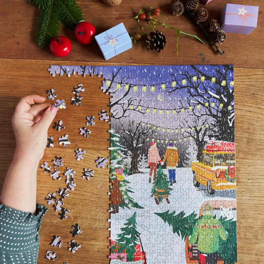 CHRISTMAS TREES & SNOWFLAKES - puslespilsjulekalender med 1.000 brikker
