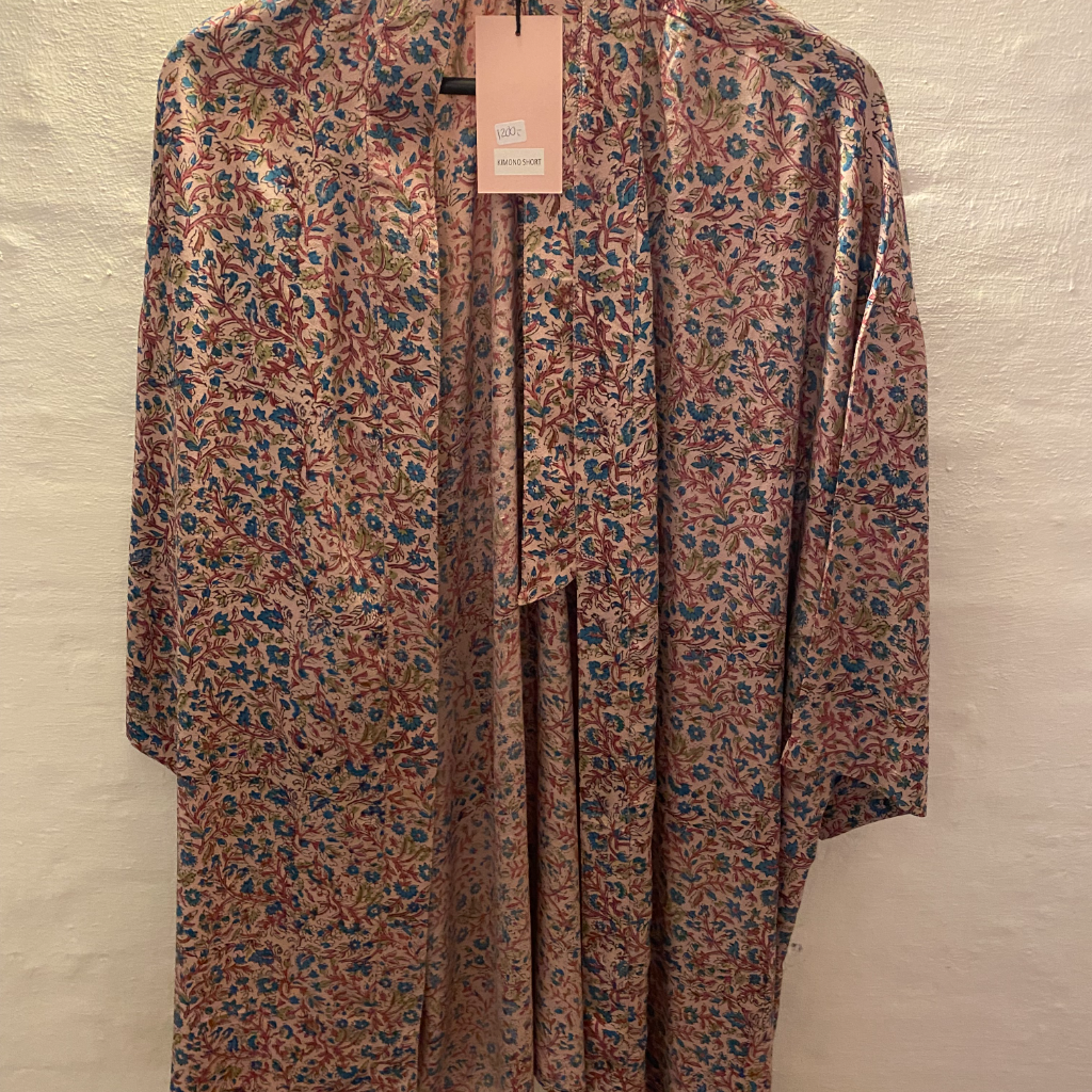 Silke kimono kort / Beige med blomster