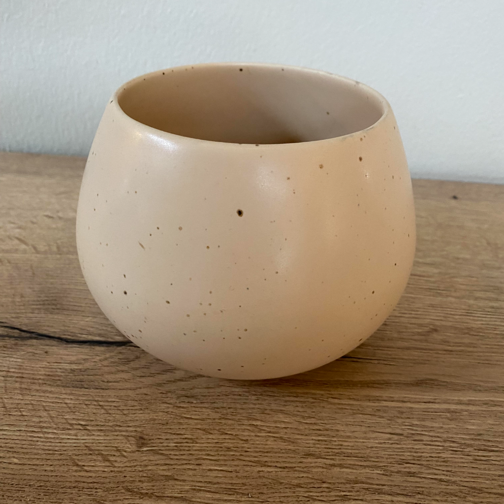 LAND lav vase / Eggshell