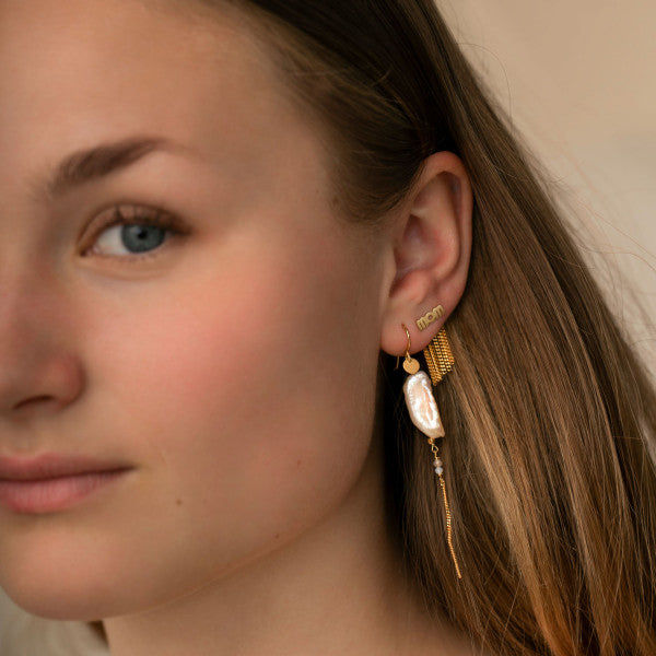 Dancing chains behind ear earring