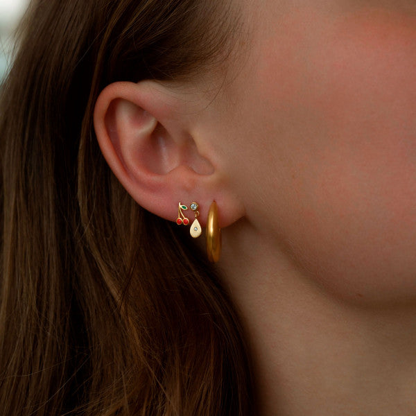 Big dot with sparkling teardrop earring