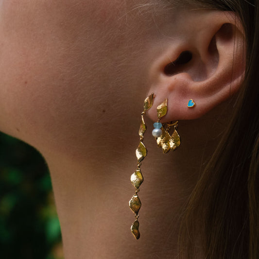 Six dangling ile de l'amour long earring