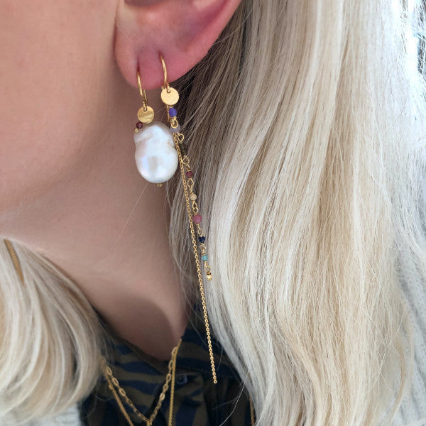 Baroque Pearl earring with gemstone
