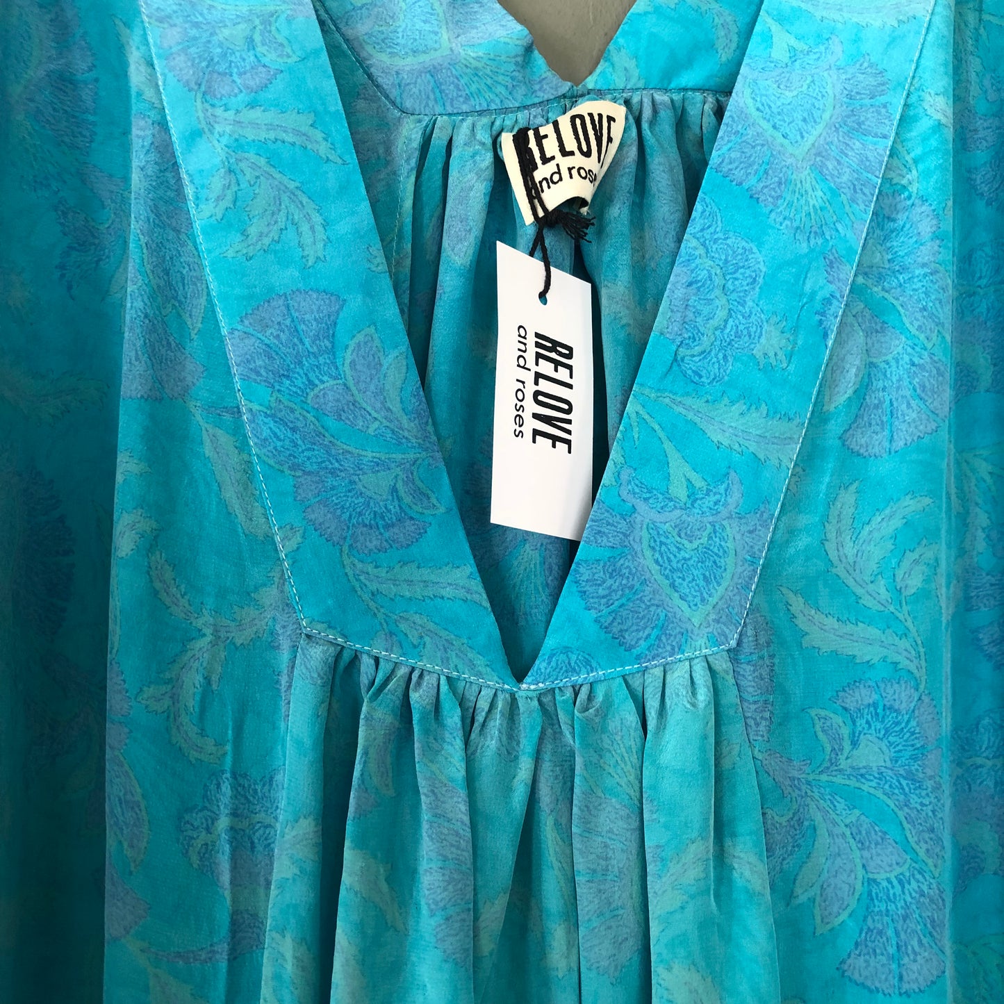 Silke kjole m. v-hals / Blå