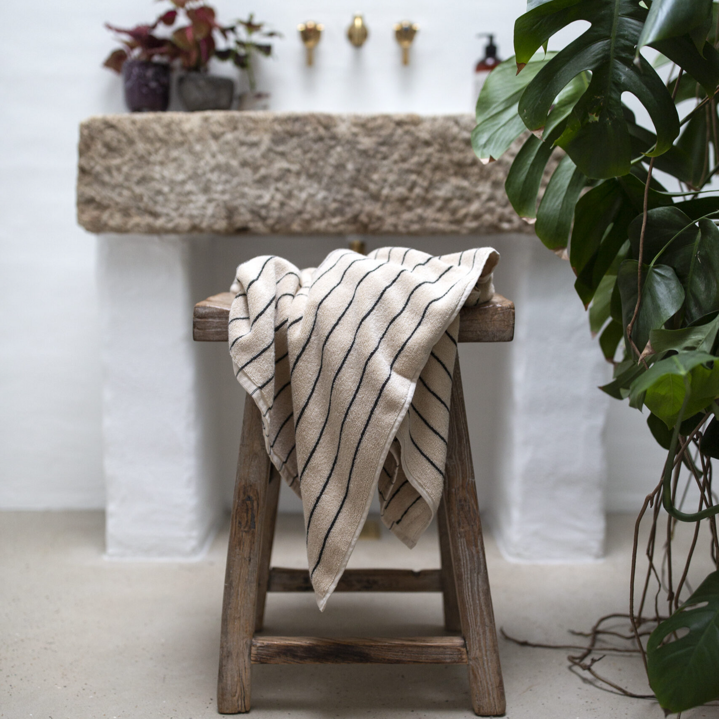 Naram Bath towel / Creme & Ink