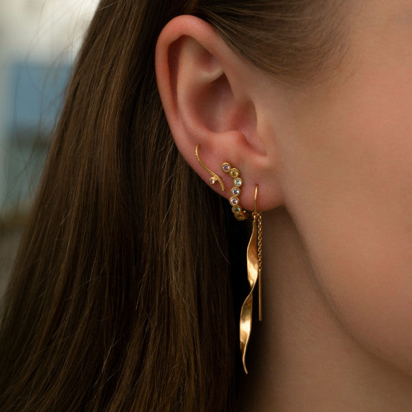 Petit dot wave earring with champagne stone