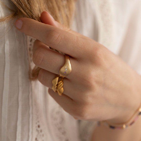 Ile de l'amour ring with stones