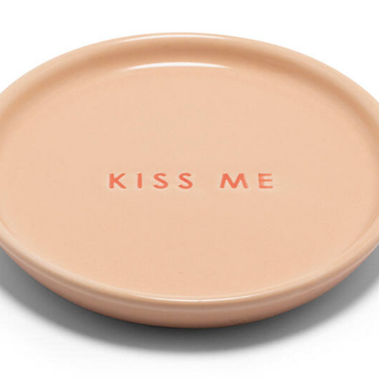 Ceramic petit four plate - KISS ME camel ø8.5cm