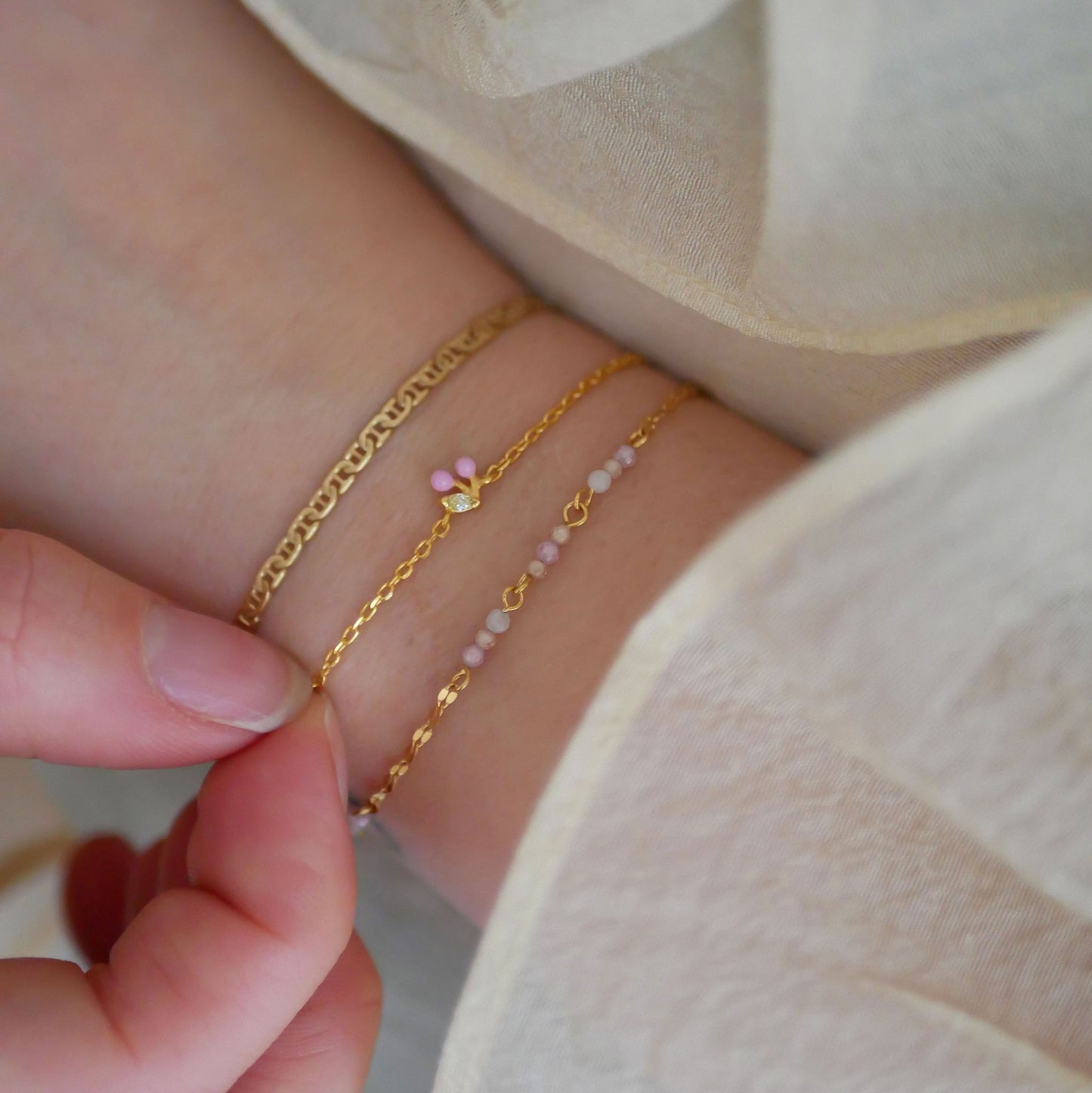 Cherry bracelet / Light pink