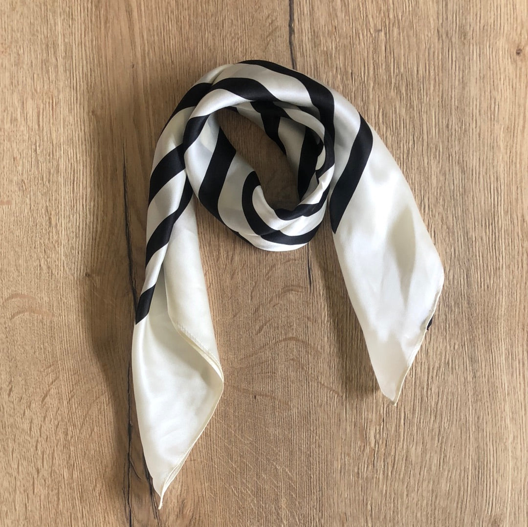 Silketørklæde / Sort & hvid